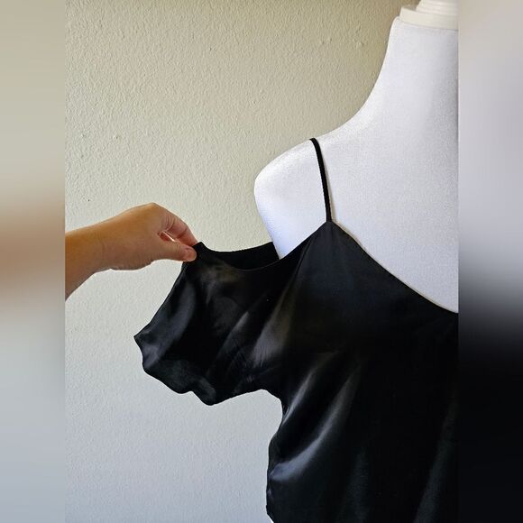 Wilfred Black Silky Cold Shoulder Top Size Small - Picture 2 of 9